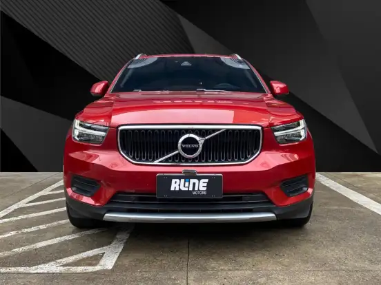 VOLVO-XC40-2018
