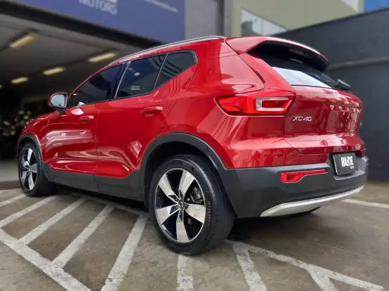 VOLVO-XC40-2018