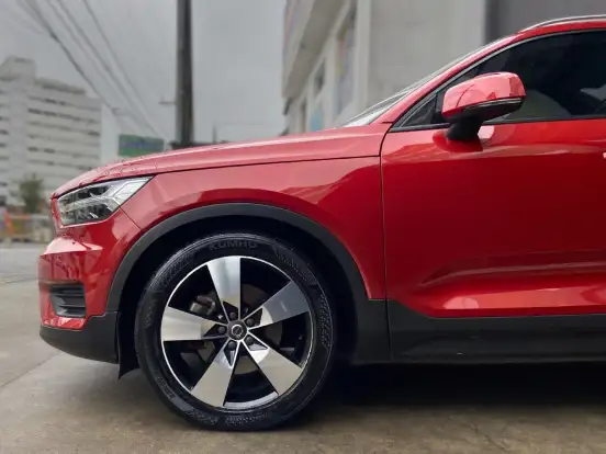VOLVO-XC40-2.0 T5 GASOLINA MOMENTUM AWD GEARTRONIC VOLVO-XC40-2018