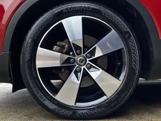 VOLVO-XC40-2.0 T5 GASOLINA MOMENTUM AWD GEARTRONIC VOLVO-XC40-2018
