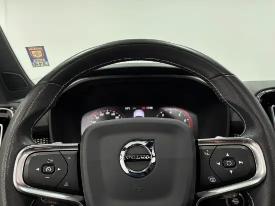 VOLVO-XC40-2.0 T5 GASOLINA R-DESIGN AWD GEARTRONIC VOLVO-XC40-2020