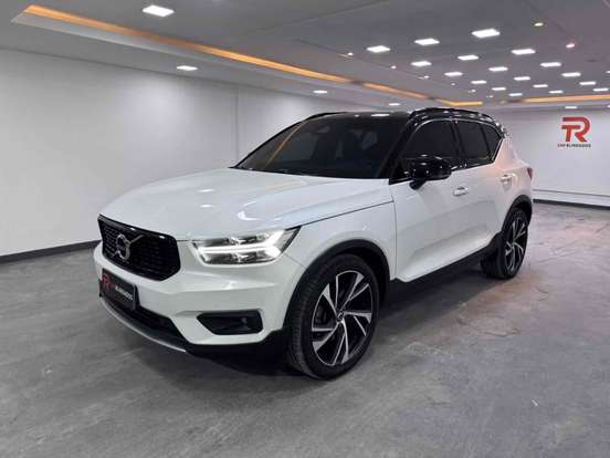 VOLVO-XC40-2019