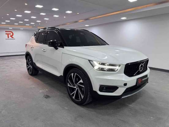 VOLVO-XC40-2019