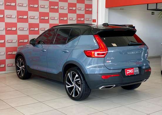 VOLVO-XC40-2019
