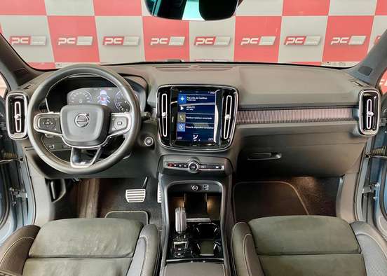 VOLVO-XC40-2019