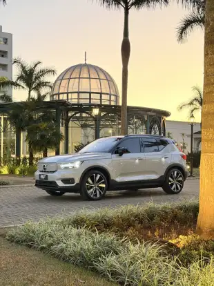 VOLVO-XC40-2021