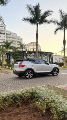 VOLVO-XC40-2021