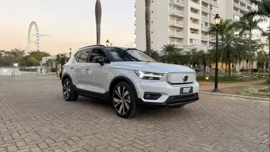 VOLVO-XC40-2021