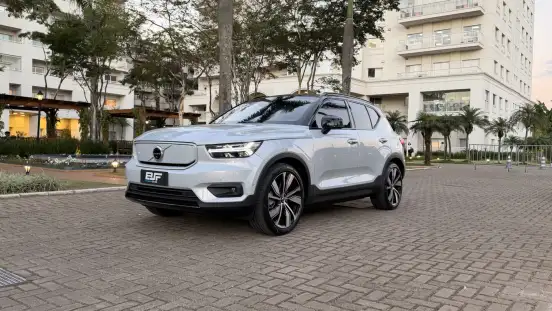 VOLVO-XC40-2021