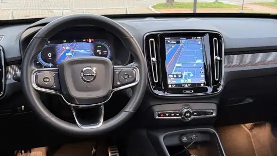 VOLVO-XC40-2021