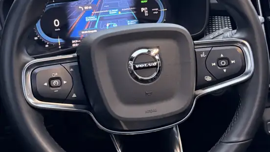 VOLVO-XC40-2021