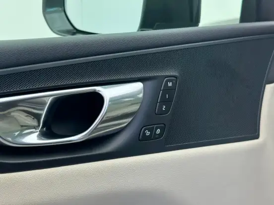 VOLVO-XC60-2.0 D5 DIESEL MOMENTUM AWD GEARTRONIC VOLVO-XC60-2019