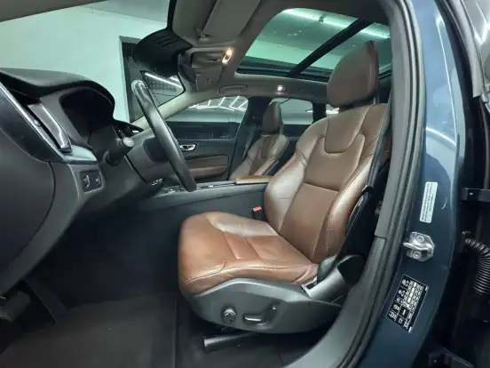VOLVO-XC60-2018