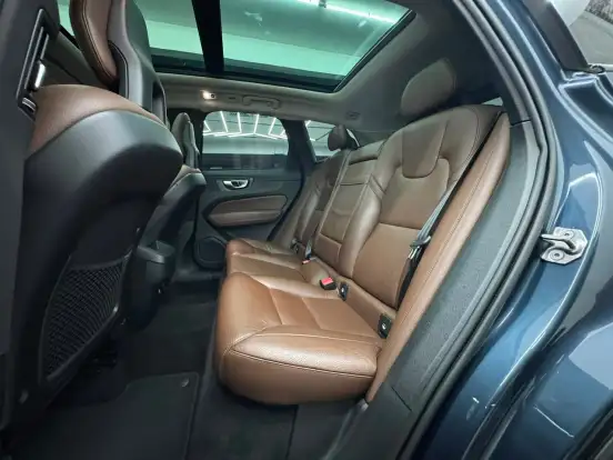 VOLVO-XC60-2.0 T5 GASOLINA MOMENTUM AWD GEARTRONIC VOLVO-XC60-2018