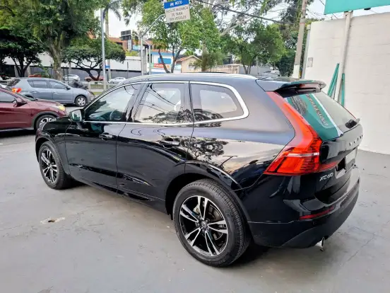 VOLVO-XC60-2020