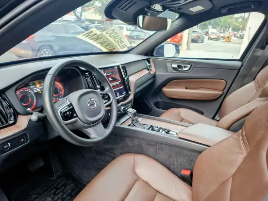 VOLVO-XC60-2.0 T5 GASOLINA MOMENTUM AWD GEARTRONIC VOLVO-XC60-2020