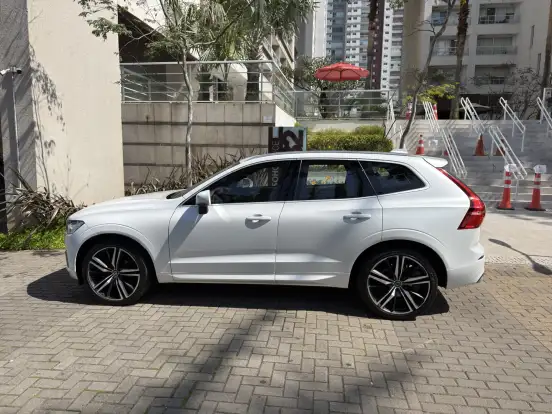 VOLVO-XC60-2018