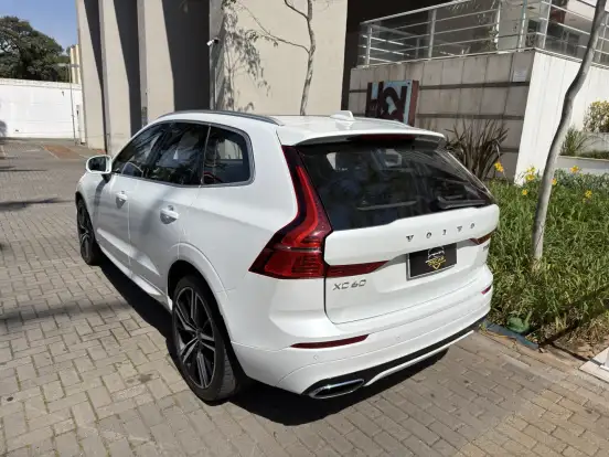 VOLVO-XC60-2.0 T5 GASOLINA R-DESIGN AWD GEARTRONIC VOLVO-XC60-2018