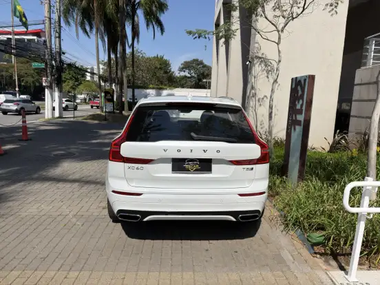 VOLVO-XC60-2.0 T5 GASOLINA R-DESIGN AWD GEARTRONIC VOLVO-XC60-2018