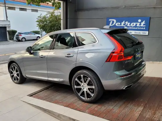 VOLVO-XC60-2021