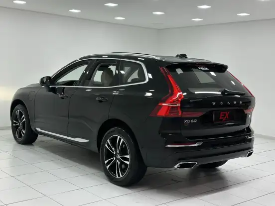 VOLVO-XC60-2021