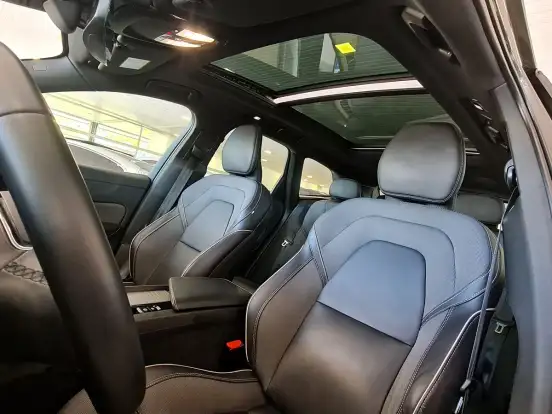 VOLVO-XC60-2022