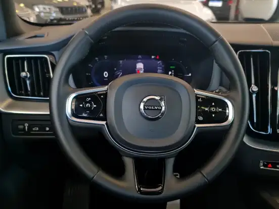 VOLVO-XC60-2022