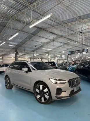 VOLVO-XC60-2023