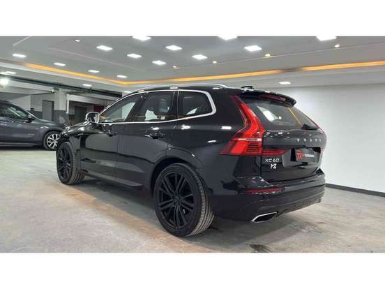 VOLVO-XC60-2018