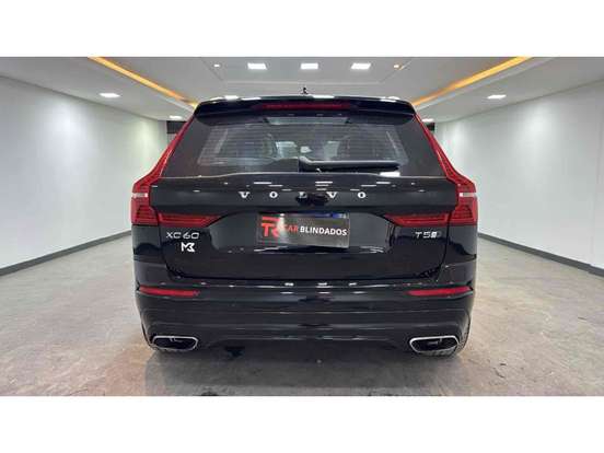VOLVO-XC60-2.0 T5 GASOLINA R-DESIGN AWD GEARTRONIC VOLVO-XC60-2018