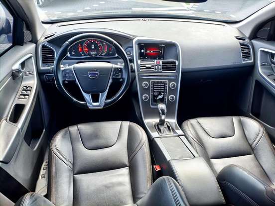 VOLVO-XC60-2015