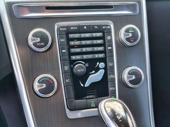 VOLVO-XC60-2015