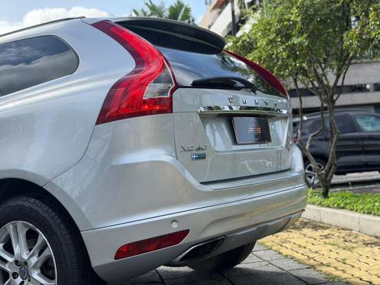 VOLVO-XC60-2016