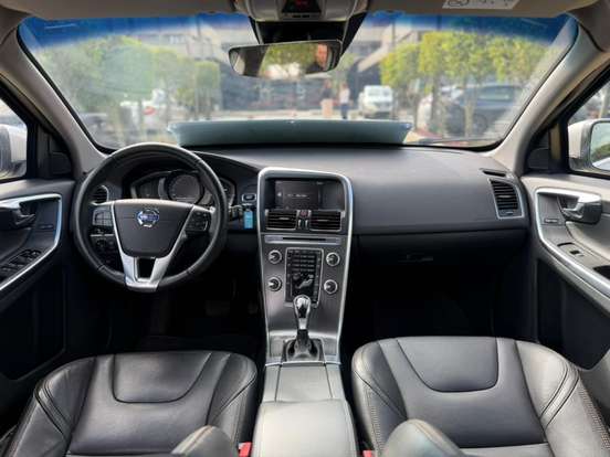 VOLVO-XC60-2016