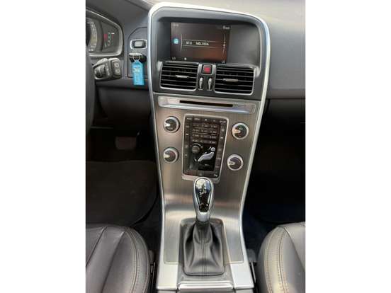 VOLVO-XC60-2.0 T5 MOMENTUM GASOLINA 4P AUTOMÁTICO VOLVO-XC60-2016