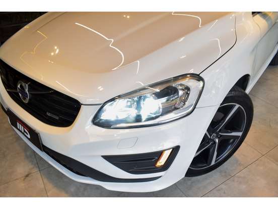 VOLVO-XC60-2.0 T6 R DESIGN TURBO GASOLINA 4P AUTOMÁTICO VOLVO-XC60-2015