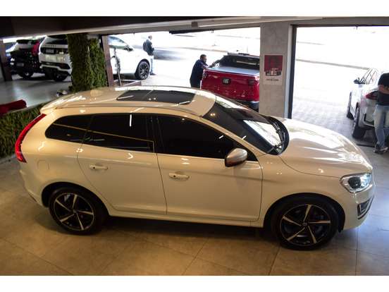 VOLVO-XC60-2.0 T6 R DESIGN TURBO GASOLINA 4P AUTOMÁTICO VOLVO-XC60-2015