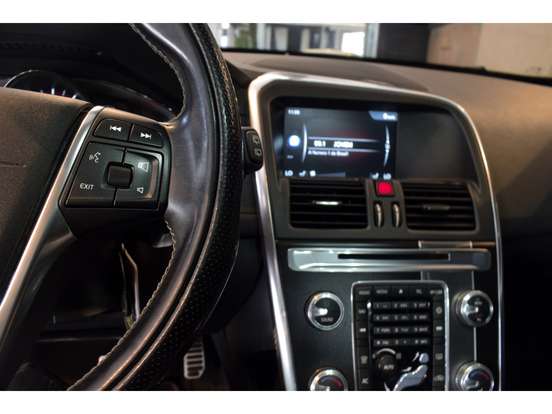 VOLVO-XC60-2.0 T6 R DESIGN TURBO GASOLINA 4P AUTOMÁTICO VOLVO-XC60-2015