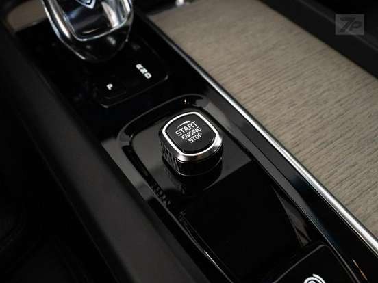 VOLVO-XC60-2022