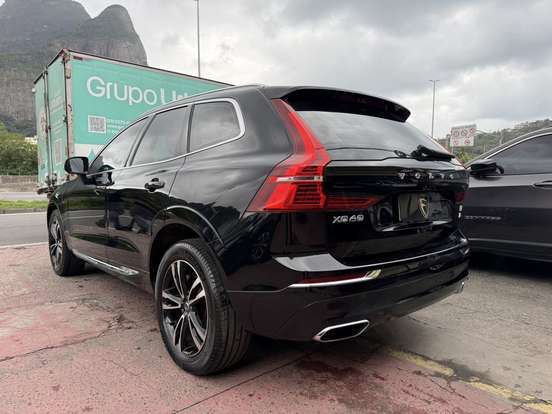 VOLVO-XC60-2020