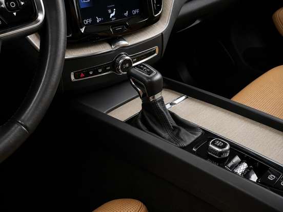VOLVO-XC60-2.0 T8 HYBRID R-DESIGN AWD GEARTRONIC VOLVO-XC60-2018