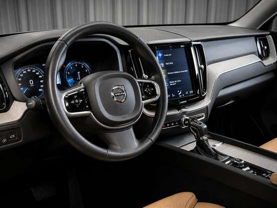VOLVO-XC60-2018
