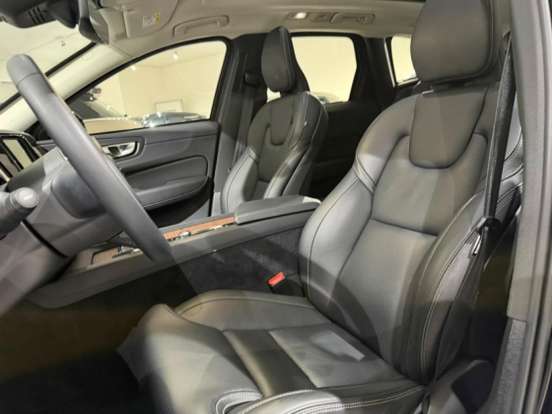 VOLVO-XC60-2023