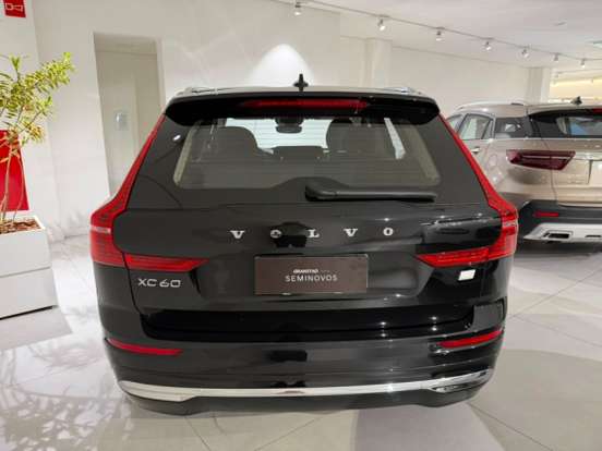 VOLVO-XC60-2023
