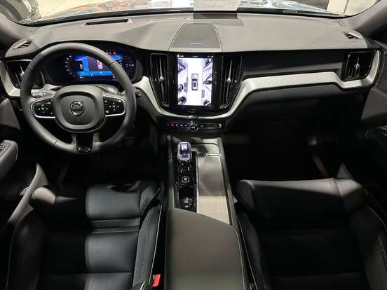 VOLVO-XC60-2023