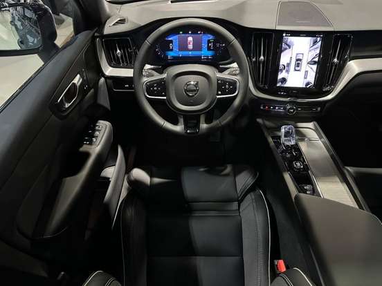 VOLVO-XC60-2023