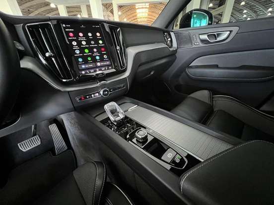 VOLVO-XC60-2022