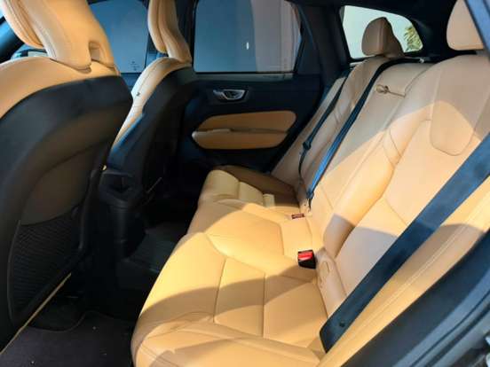 VOLVO-XC60-2023