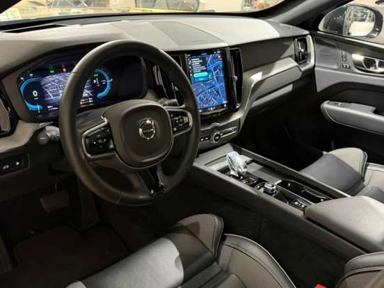VOLVO-XC60-2023