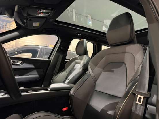 VOLVO-XC60-2023